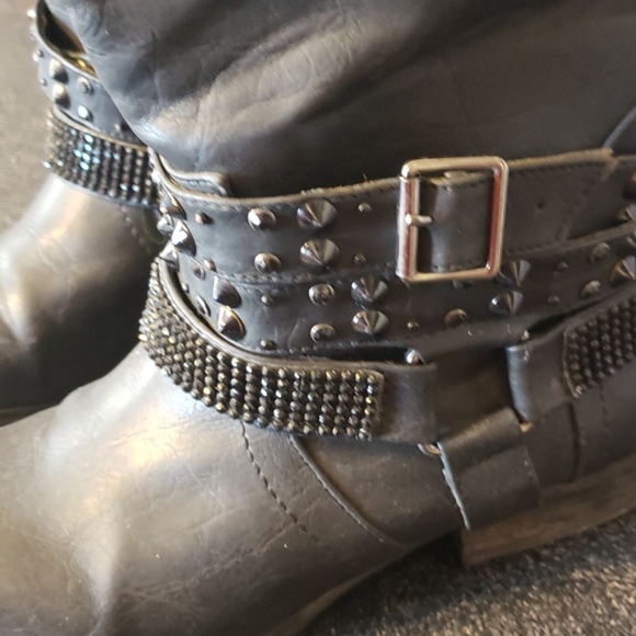 Boots - Picture 2 of 4